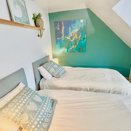 Coastal Inspired Seaview Flat Apartment *