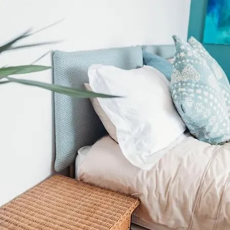 Coastal Inspired Seaview Flat Apartment *