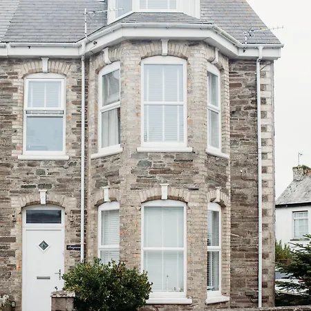 Coastal Inspired Seaview Flat Apartment *